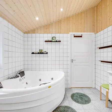 Gurly - 25km From The Sea By Interhome *
